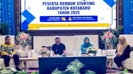 Momen penegasan komitmen Pemkab Kotabaru melalui penandatanganan bersama dalam rembuk stunting, Kamis (22/5/2025), diikuti seluruh stakeholder terkait.