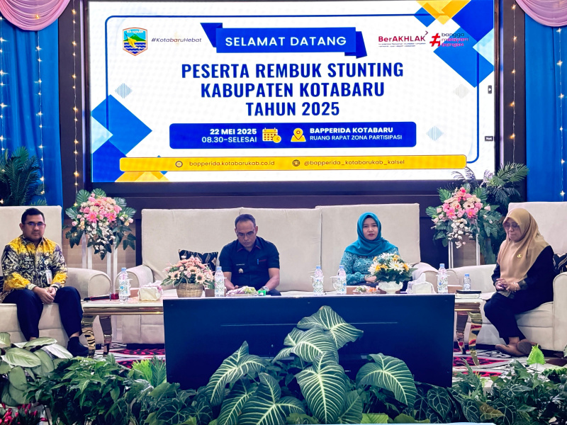 Momen penegasan komitmen Pemkab Kotabaru melalui penandatanganan bersama dalam rembuk stunting, Kamis (22/5/2025), diikuti seluruh stakeholder terkait.