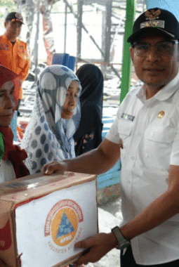 Pemkab Kotabaru Salurkan Bantuan Korban Kebakaran di Desa Baharu Utara