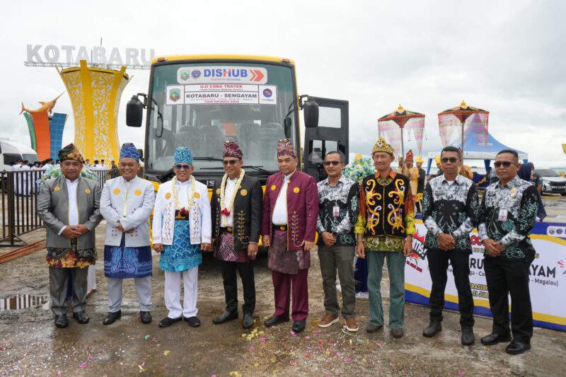 Simbol komitmen pelayanan publik, Bupati Kotabaru resmikan angkutan perintis yang menghubungkan Kotabaru hingga Sengayam.