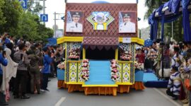 Kapal hias bertema “Kotabaru Hebat, Generasi Qur’ani Hebat” tampil memukau dalam Pawai Ta’aruf MTQ ke-36 di Martapura, Sabtu (21/6/2025).