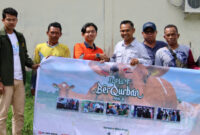 Perwakilan PT Arutmin Indonesia, NPLCT menyerahkan secara simbolis satu ekor sapi qurban kepada PWI Kotabaru. 