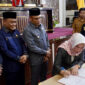 Penandatanganan Raperda RTRW dan APBD 2024, oleh Ketua DPRD Kotabaru. 