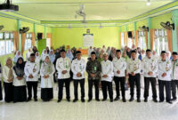 Para peserta bersama narasumber dan panitia berfoto usai kegiatan Pelatihan Penguatan Kelompok Kerja Majelis Taklim Tahun 2025 di STIT Darul Ulum, Kotabaru, Senin (2/6).