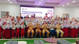 Peserta pelatihan Metode Gasing foto bersama jajaran Dinas Pendidikan Kotabaru dan tim Gasing usai pembukaan kegiatan.