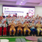 Peserta pelatihan Metode Gasing foto bersama jajaran Dinas Pendidikan Kotabaru dan tim Gasing usai pembukaan kegiatan.