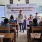 Ahmad Nurahsin, Ketua PWI Kotabaru, memberikan pemahaman dasar jurnalistik kepada para pelajar dalam kegiatan PWI Kotabaru Go to School.