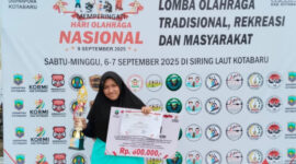 Raudatul Adawiyah, siswi SMAN 1 Kotabaru, berhasil meraih Juara I Panco tingkat pelajar pada Festival Olahraga Tradisional 2025.