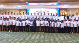 Bupati Kotabaru melalui Staf Ahli, Forkopimda, dan pengurus baru Karang Taruna periode 2025–2030 berfoto bersama usai prosesi pengukuhan di Aula Bamega.