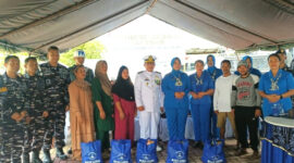 Dengan semangat Jalesveva Jayamahe, Lanal Kotabaru hadir di tengah masyarakat melalui kegiatan bakti sosial HUT ke-80 TNI AL.
