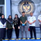 Foto bersama Tim Loka Labkesmas Tanah Bumbu, Puskesmas Dirgahayu, serta jajaran Lapas Kotabaru usai kegiatan Surveilans Kualitas Air DAMIU 2025.