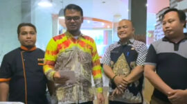 Diskoperindag Kotabaru turun langsung ke Boom Bakery untuk meluruskan isu hoaks.