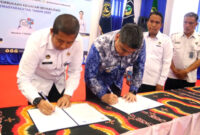 Kepala Lapas Kelas IIA Kotabaru, Doni Handriansyah, bersama Kepala BNNK Tanah Laut menandatangani perjanjian kerja sama dalam upaya mewujudkan Lapas Bersih Narkoba (Bersinar), Selasa (7/10/2025).