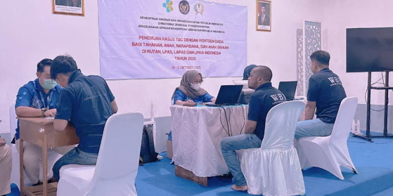 Pemeriksaan rontgen dada warga binaan Lapas Kotabaru sebagai upaya deteksi dini TBC, mendukung program nasional Indonesia Bebas TBC 2030.
