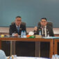 Sekda Kotabaru Eka Saprudin memimpin rapat persiapan kontingen PORPROV XII Kalsel 2025 di Aula Bamega. 
