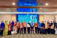 Foto bersama jajaran Diskominfo Provinsi Kalimantan Selatan, Komisi Informasi, dan Pemerintah Kabupaten Kotabaru usai kegiatan Sosialisasi Keterbukaan Informasi Publik di Aula Bamega. (Foto: DiskominfoKtb)