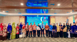 Foto bersama jajaran Diskominfo Provinsi Kalimantan Selatan, Komisi Informasi, dan Pemerintah Kabupaten Kotabaru usai kegiatan Sosialisasi Keterbukaan Informasi Publik di Aula Bamega. (Foto: DiskominfoKtb) 