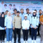 Foto bersama Kepala Dinas Perumahan Rakyat dan Kawasan Permukiman Provinsi Kalimantan Selatan bersama jajaran Dinas Perkimtan Kotabaru dan warga Rumah Susun Dirgahayu saat kegiatan aksi bersih lingkungan. (Foto : Yan/Genpikalsel) 