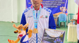 Atlet Hapkido Kotabaru, Sanim Ansyari, S.Pd.I menerima Medali Emas pada Porprov XII Kalimantan Selatan yang digelar di Kabupaten Tanah Laut.