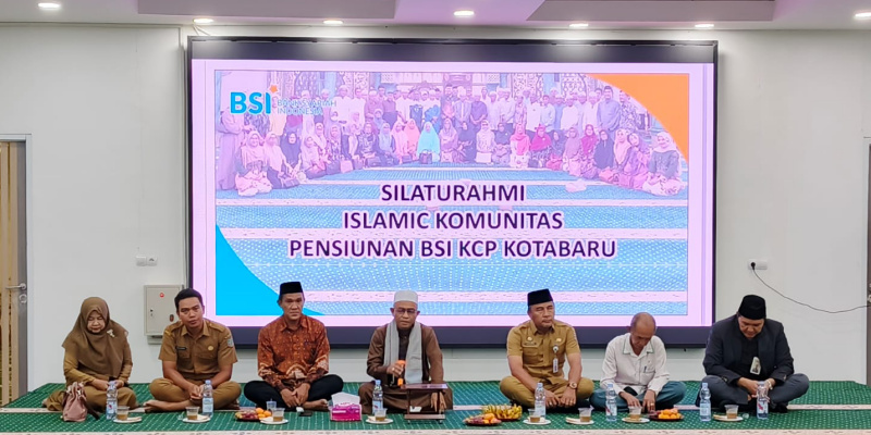 Silaturahmi dan tausiah bersama mempererat ukhuwah islamiah para pensiunan BSI KCP Kotabaru di Masjid Apung. (Foto:DiskominfoKtb/Klikindonesia) 