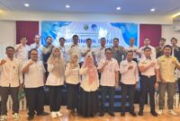 Peserta, narasumber, dan jajaran Diskominfo Kotabaru berfoto bersama usai pembukaan Bimtek Admin Website SKPD 2025. (Foto:DiskominfoKTB/klikindonesia) 