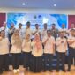 Peserta, narasumber, dan jajaran Diskominfo Kotabaru berfoto bersama usai pembukaan Bimtek Admin Website SKPD 2025. (Foto:DiskominfoKTB/klikindonesia) 