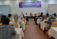 Kepala Diskoperindag Kotabaru Risa Ahyani membuka Pelatihan Penyuluhan Keamanan Pangan bagi pelaku UMKM di Ballroom Grand Surya Hotel Kotabaru. (Foto:Ummy/Klikindonesia) 