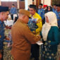 Bupati Kotabaru Sematkan Satyalancana Karya Satya dan Tali Asih Purna Bakti ASN 2025.