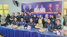 Pengurus KORMI Provinsi Kalsel dan KORMI Kotabaru berfoto bersama usai kegiatan kunjungan kerja dan sosialisasi di Sekretariat KORMI Kotabaru. 