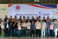Sesi foto bersama dalam kegiatan Media Gathering PT Indocement Plant Tarjun 2025 bersama insan pers di Ekowisata Hutan Meranti, Kotabaru, Sabtu (13/12/2025)